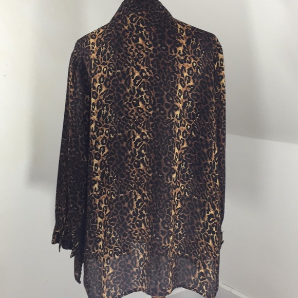 Tunic length buttoned blouse - Picture 3 of 4